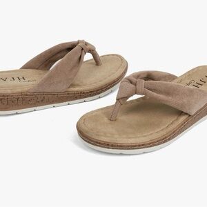 VJH Confort Women's Light Weight Flip Flop Taupe Sandals Wedge Apricot Sz 6 Wedg